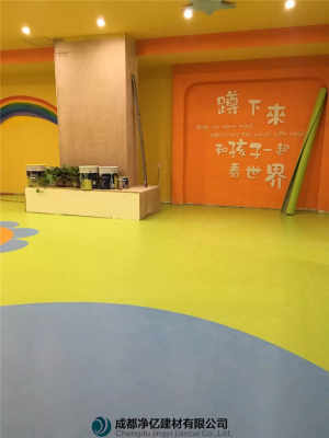 疊彩區(qū)幼兒園專用塑膠地板廠家直銷價(jià)格引關(guān)注，優(yōu)質(zhì)服務(wù)歡迎咨詢